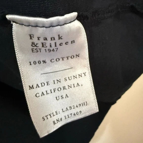 Frank & Eileen Perry Crewneck Tee NYC City Style Casual Classic Designer Top - Picture 6 of 6